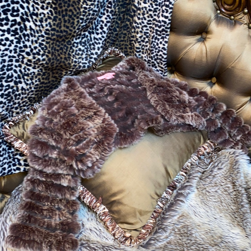 Cochni Italy rabbit fur mini shoulder jacket cropped coverlet